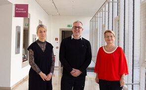 (v.l.) Barbara Lanzerstorfer-Holzner (Referentin TelefonSeelsorge OÖ), Stefan Kühne (Experte für Onlineberatung und -therapie), Silvia Breitwieser (Leiterin TelefonSeelsorge OÖ)