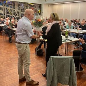 Dank an Dr.in Annemarie Fenzl durch den Referenten für Diakone Peter Schwarzenbacher