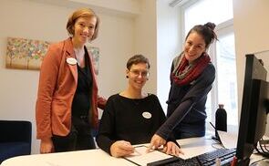 Für die Mitarbeitenden eine vertrauliche Anlaufstelle: Die Sozialberaterinnen Cornelia Birklbauer, Teresa Heinzl und Sarah Glatz (v. l.).