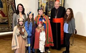 Sternsinger:innen bei Kardinal Christoph Schönborn