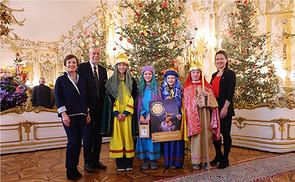 Sternsinger:innen bei Bundespräsident Van der Bellen