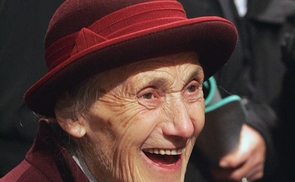 Franziska Jägerstätter bei der Seligsprechung ihres Mannes Franz Jägerstätter im Jahr 2007 im Linzer Mariendom.