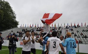 Große Freude beim Team 'Rot-weiß-rot' über Platz 9 beim Homeless World Cup 2017.