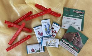 Karten-Aktion zum Welttag für menschenwürdige Arbeit