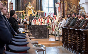 Festmesse mit über 400 Florianijüngern am Beginn der Visitationswoche im Dekanat Perg