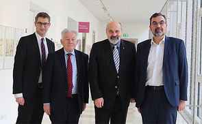 (v.l.) Florian Wegscheider (Sekretär PRO ORIENTE Sektion Linz), LH a.D. Josef Pühringer (Vorsitzender PRO ORIENTE Sektion Linz), Tomáš Halík (Professor für Soziologie Karlsuniversität Prag), Helmut Außerwöger (Direktor Bildungshaus Schloss Puchberg)
