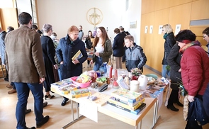 Pfarre Münzkirchen: Firmlinge organisierten Flohmarkt