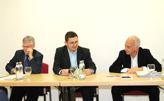 V. l.: Franz Kehrer MAS (Direktor Caritas OÖ), Dr. Heinz Niederleitner (Vorstand OÖ. Journalistenforum) und Dr. Michael Landau (Direktor Caritas Österreich). © Caritas OÖ