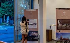Ausstellung 'Der Tod in den Religionen der Welt' am St. Barbarafriedhof