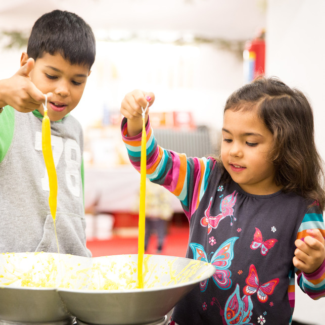 Kerzen ziehen am Linzer HauptplatzKerzen ziehen am Linzer Hauptplatz