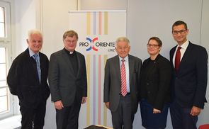 V. l.: Dr. Wolfgang Weidl, Diözesanbischof Dr. Manfred Scheuer, LH a. D. Dr. Josef Pühringer, Dr.in Regina Augustin, Mag. Florian Wegscheider