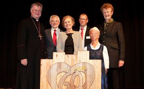 V. l.: Bischof Dr. Manfred Scheuer, Caritas-Direktor Franz Kehrer, MAS, Caritas-GF.in Dr.in Gertraud Assmann, St. Pius-Wohnbereichsleiter Josef Ratzenböck , St. Pius-Bewohnerin Sabine Nemmer, Caritas-GF.in Mag.a Maria Sumereder