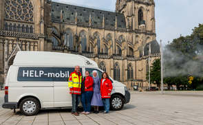 Das Help-Mobil auf dem Linzer Domplatz. © Caritas in OÖ