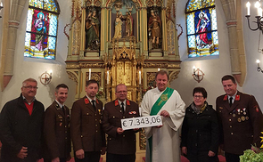 Pfarre St. Johann am Walde spendet für Opfer des Zeltunglücks Frauschereck