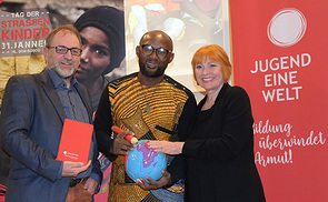 Reinhard Heiserer (Geschäftsführer von Jugend Eine Welt), Linus Valentine Onyenagubor (Jugend Eine Welt-Projektpartner aus Lagos), Chris Lohner (ehrenamtliche Botschafterin von Jugend Eine Welt) 