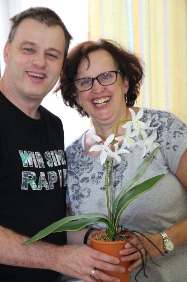 Ein glückliches Paar: Michael Wilhelm (50), bekannt als „Biwi“ und Brigitte Niedermaier (50) aus der Caritas-Einrichtung St. Pius.