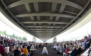 Gottedienst Eisenbahnbrücke