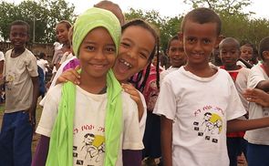 Volksschulkinder in der Don Bosco Schule Gambela/Äthiopien. Hier werden viele Flüchtlingskinder unterrichtet.