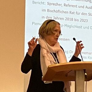 Dr.in Annemarie Fenzl, Kardinal-König-Archiv Wien: bei ihrem Vortrag „Kinder des Konzils“