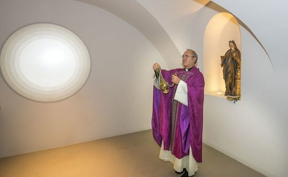 Segnung des Andachtsraumes mit der hl. Barbara durch Msgr. Ewald Kiener