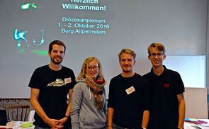 V. l.: Neuer e.a. Vorsitzender der Kath. Jugend OÖ Robert Aistleitner, Eva Wimmer, Jakob Ulbrich und der scheidende Vorsitzende Philip Zehentner