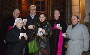 V. l.: Bischof em. Dr. Maximilian Aichern, Sr. Ernestine Kirchgrabner, Dr. Johann Zoidl, NRin Claudia Durchschlag, Bischof Dr. Ludwig Schwarz und Pfarrer Franz Gruber. 