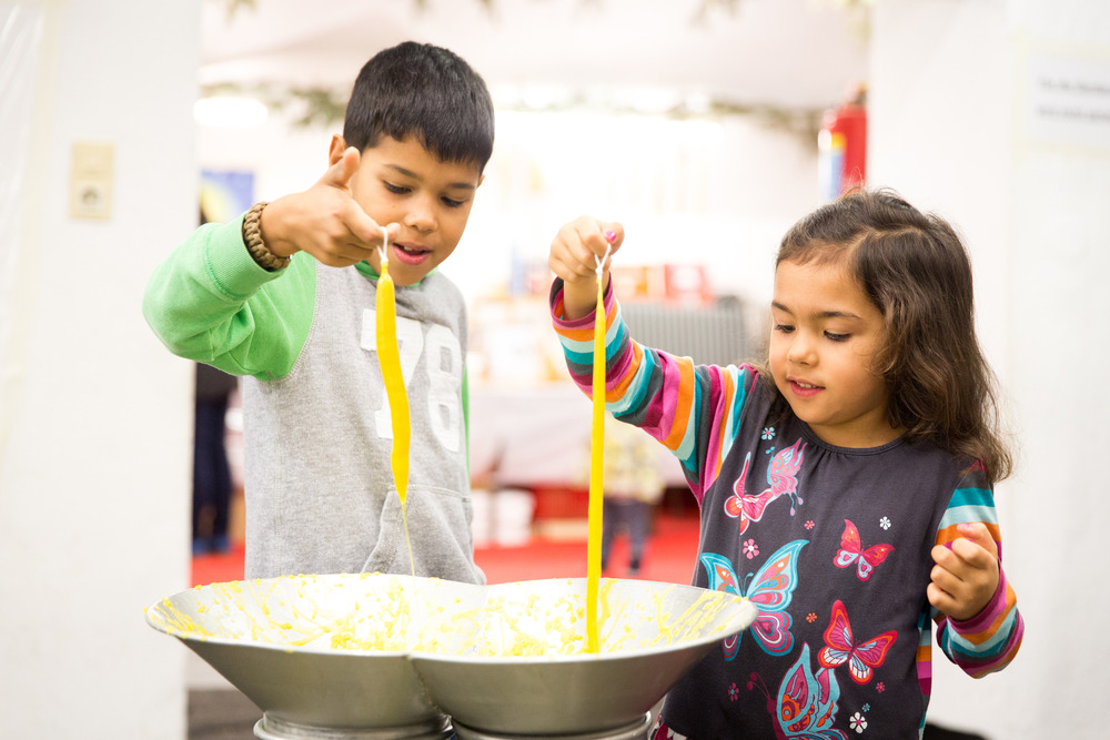 Kerzen ziehen am Linzer HauptplatzKerzen ziehen am Linzer Hauptplatz