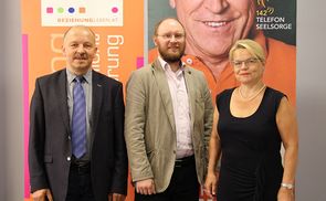 V. l.: Mag. Josef Lugmayr (Leiter Zentrum BEZIEHUNGLEBEN.AT), Dr. Nestor Kapusta (Facharzt für Psychiatrie, Psychotherapeut und Suizidpräventionsforscher / Wien) und Mag.a Silvia Breitwieser (Leiterin der TelefonSeelsorge OÖ – Notruf 142).