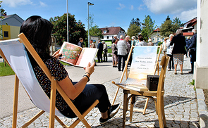 Die Stühle werden gerne genützt für eine kurze Pause.