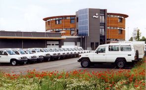 ChristophorusHaus mit MIVA-Autos. © MIVA