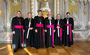 Propst Petrus Stockinger, Stift Herzogenburg, Niederösterreich; Propst Anton Höslinger Stift Klosterneuburg, Niederösterreich; Generalabt Eduard Fischnaller, Stift Neustift; Propst Johann Baptist Holzinger, Stift St. Florian, Oberösterreich; Propst M
