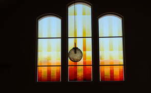 Kirchenfenster in der Evangelisch reformierten Pfarrgemeinde H. B. in Leonding 