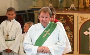 Pfarrseelsorger GR Anton Baumkirchner richtet an alle Worte des Mitgefühls, des Trostes und der Hoffnung: „Solidarität, Hilfsbereitschaft und Zusammenhalt sind groß hier in `Saiga´.“